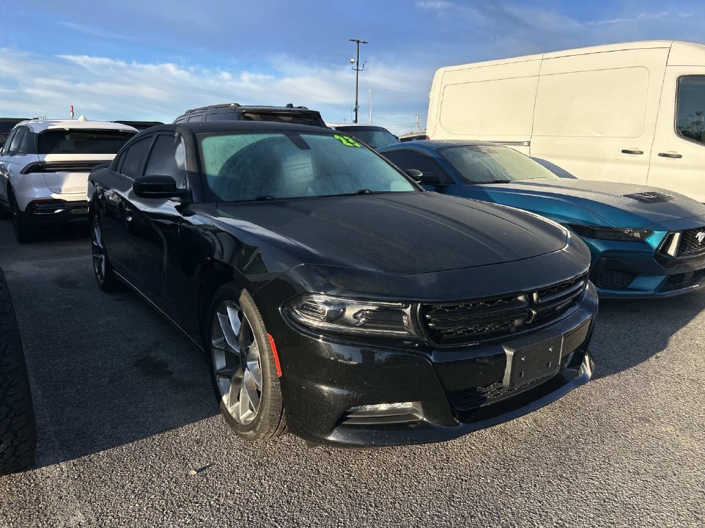 Used 2023 Pitch Black Clearcoat Dodge SXT image 1