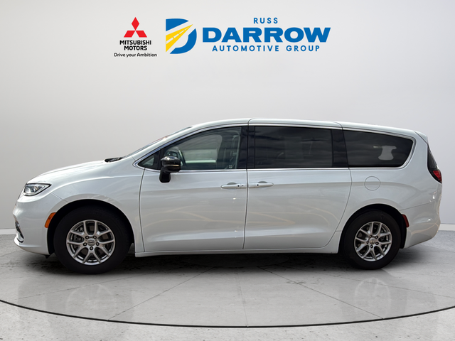 Used 2024 White Chrysler Touring L image 2