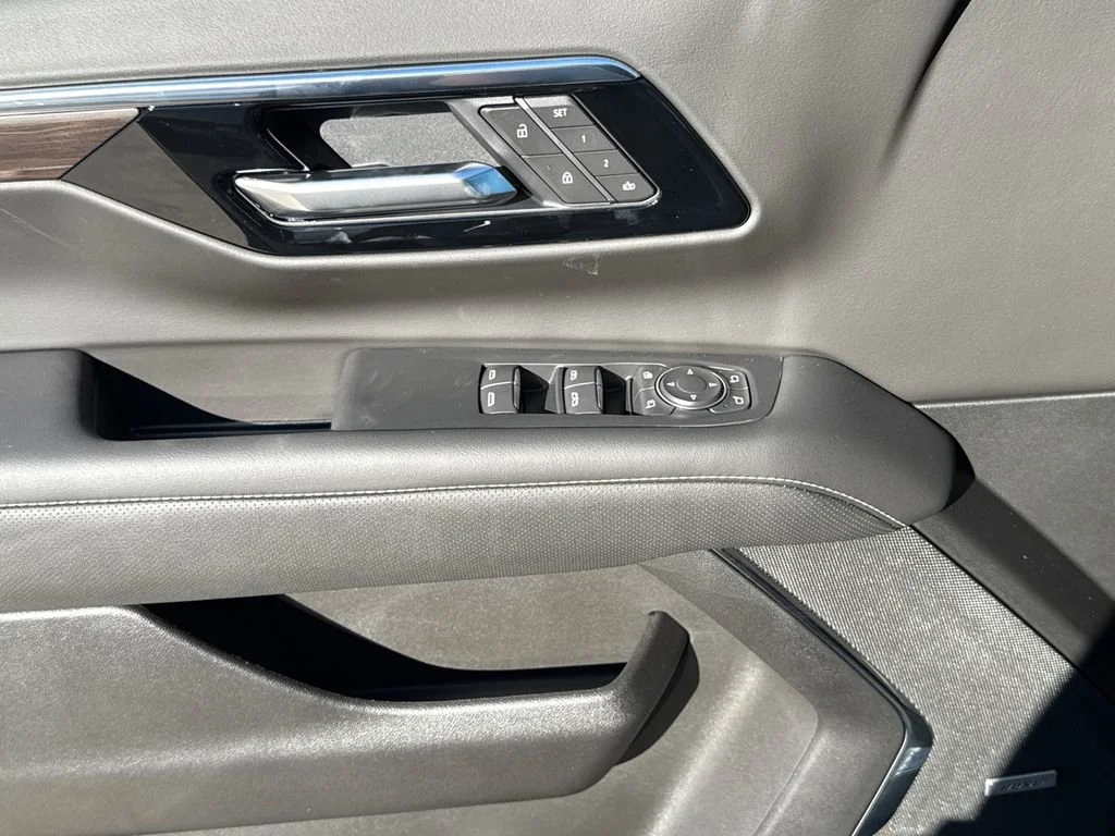 New 2026 Dark Ash Metallic Chevrolet Premier image 18