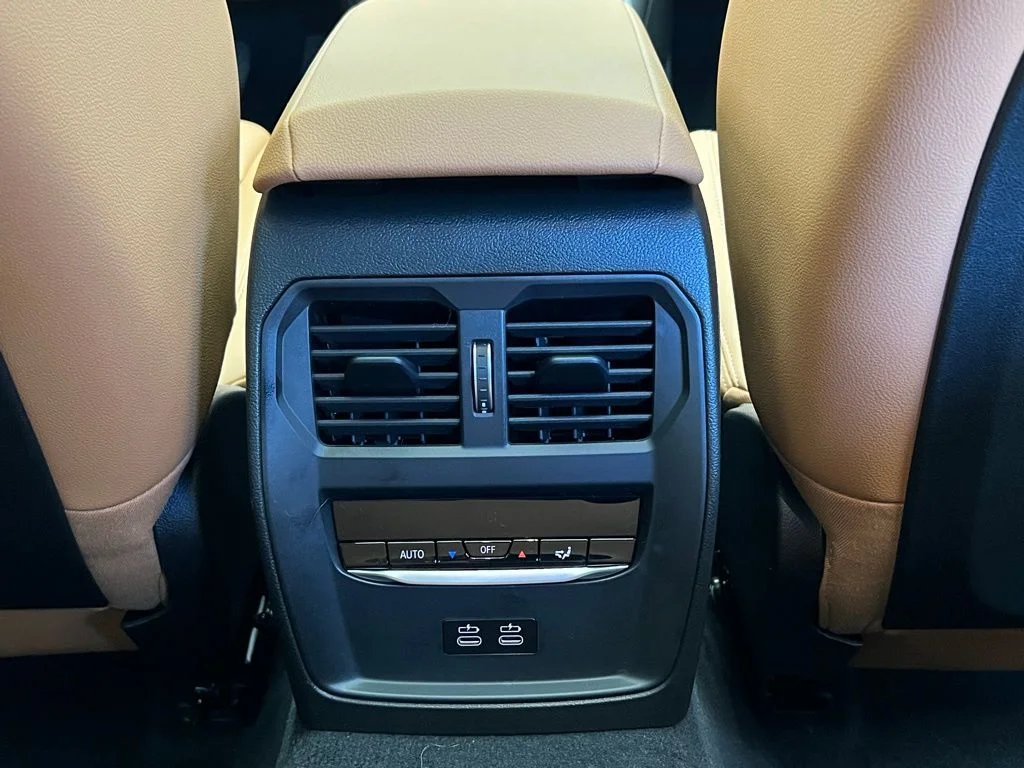 2026 BMW 3 Series 330i - Photo 9