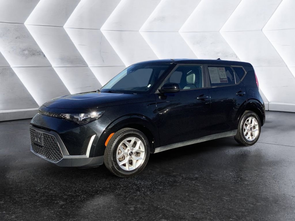Used 2023 Black Kia LX image 3