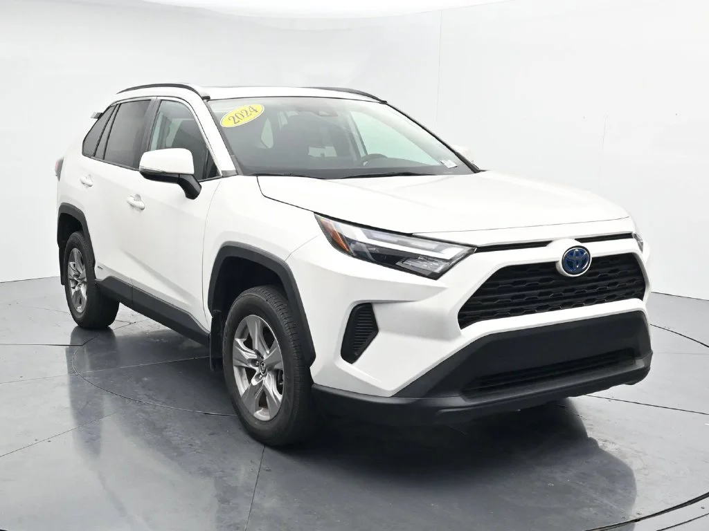 Used 2024 White Toyota XLE image 1