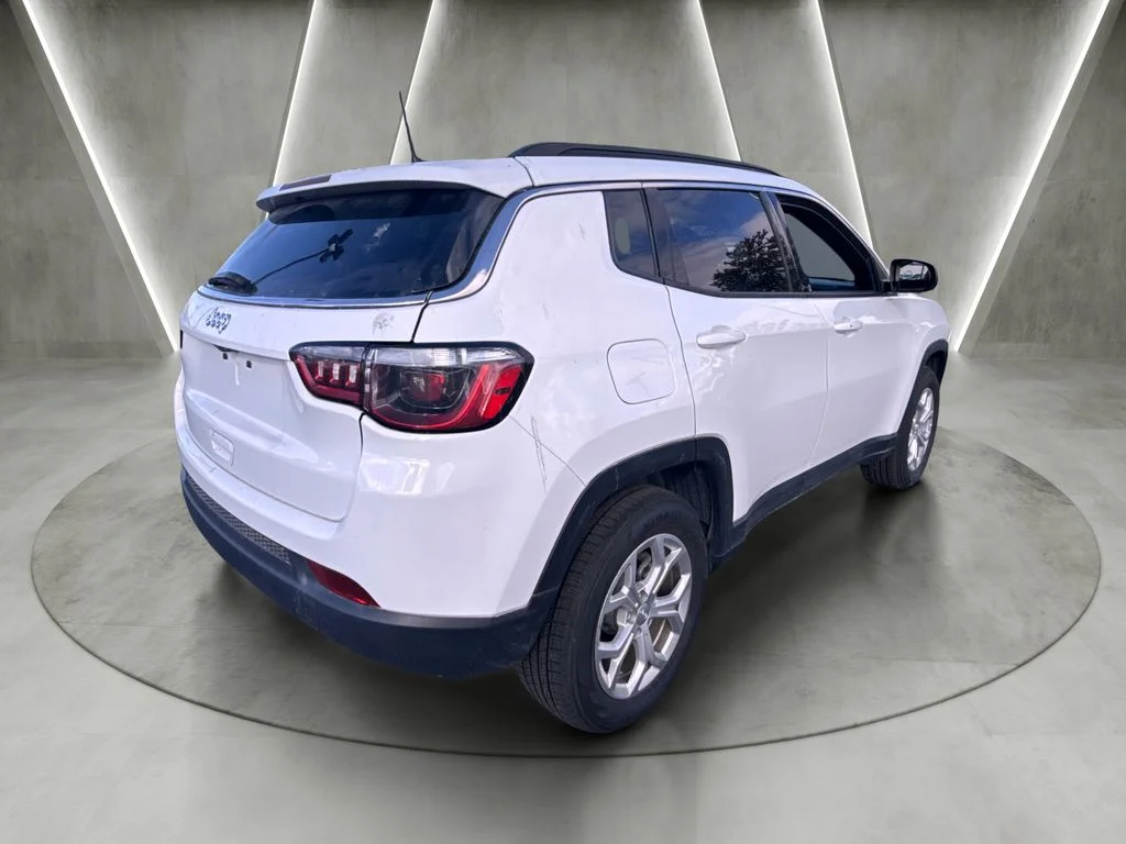Used 2024 White Jeep Latitude image 3