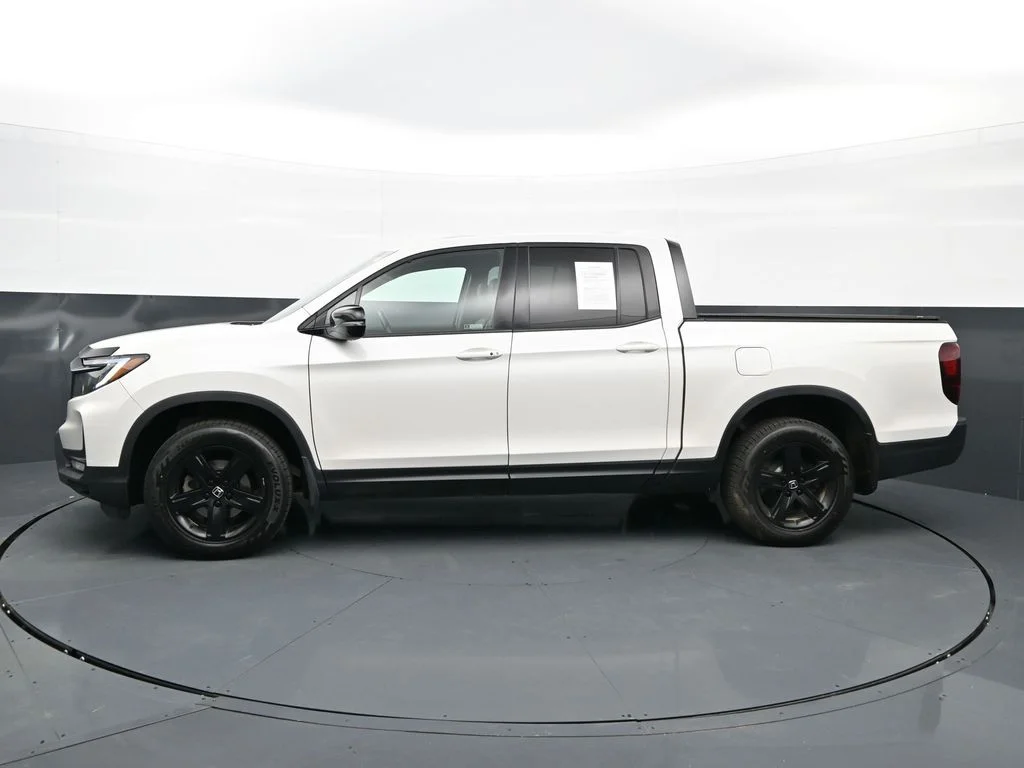 Used 2023 Platinum White Pearl Honda Black Edition image 4