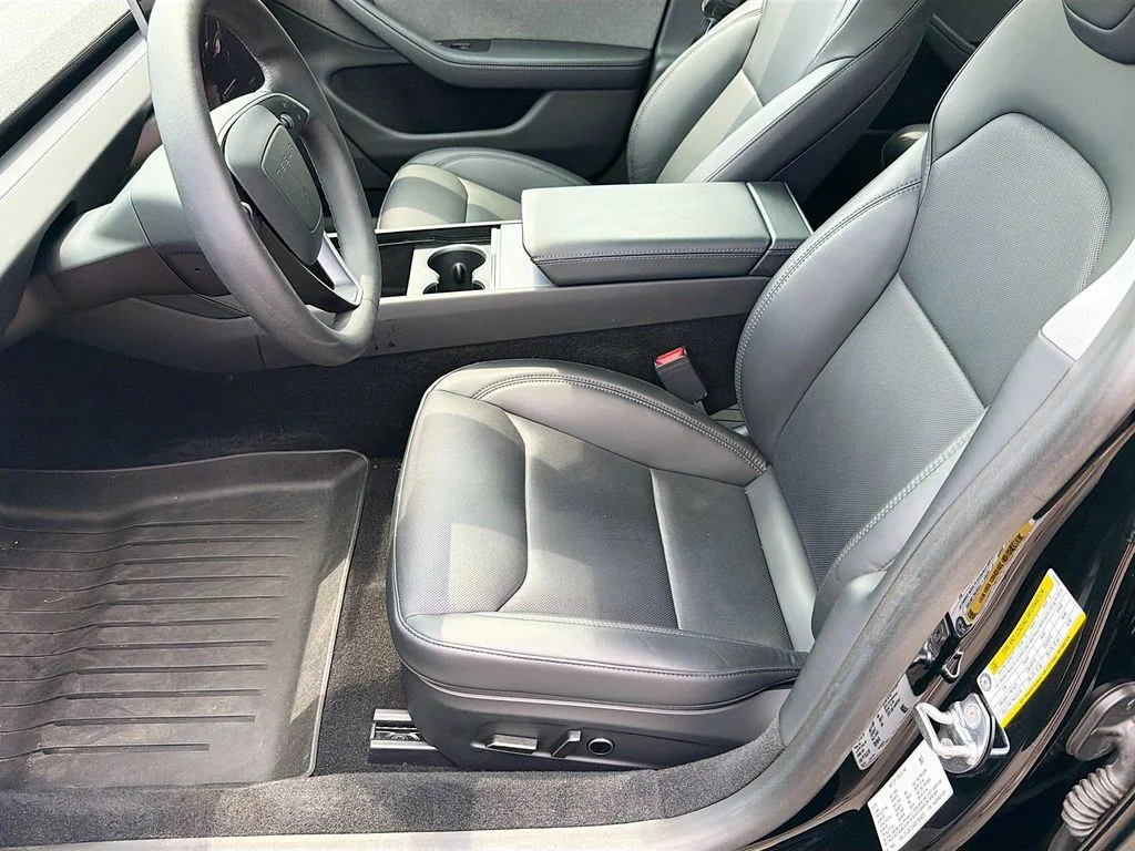 Used 2025 Diamond Black Tesla Long Range image 33