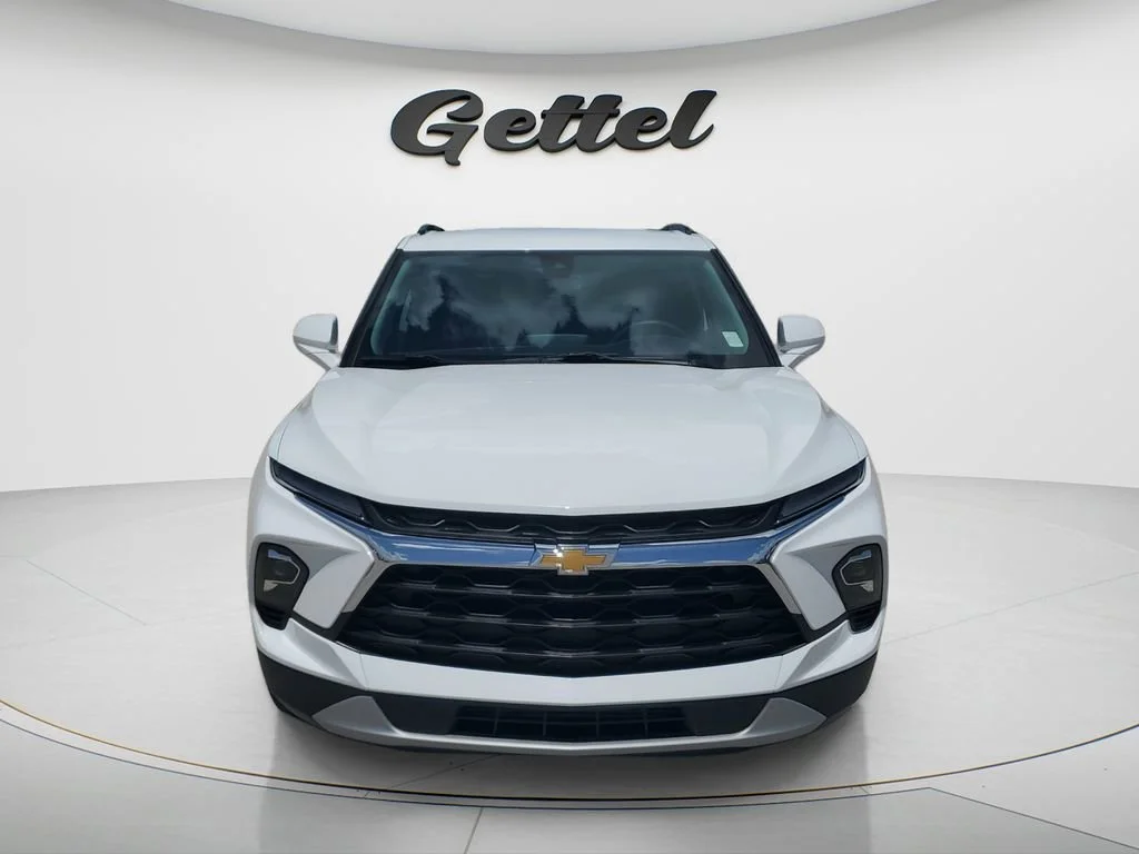 Used 2024 Summit White Chevrolet 2LT image 2