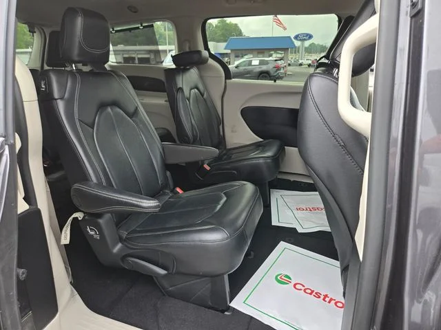 Used 2022 Gray Chrysler Touring L image 19