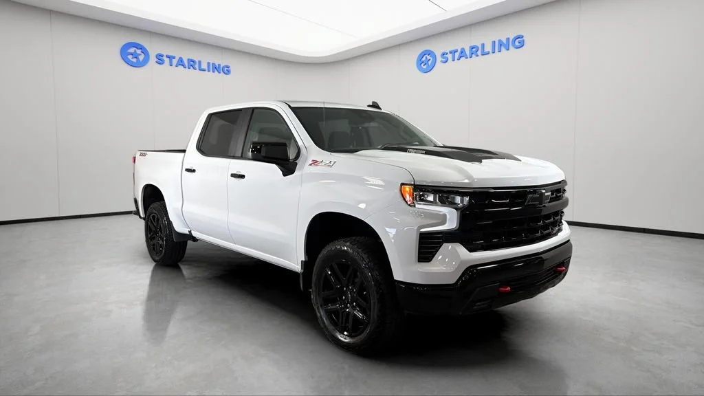 Used 2025 Summit White Chevrolet LT Trail Boss image 13