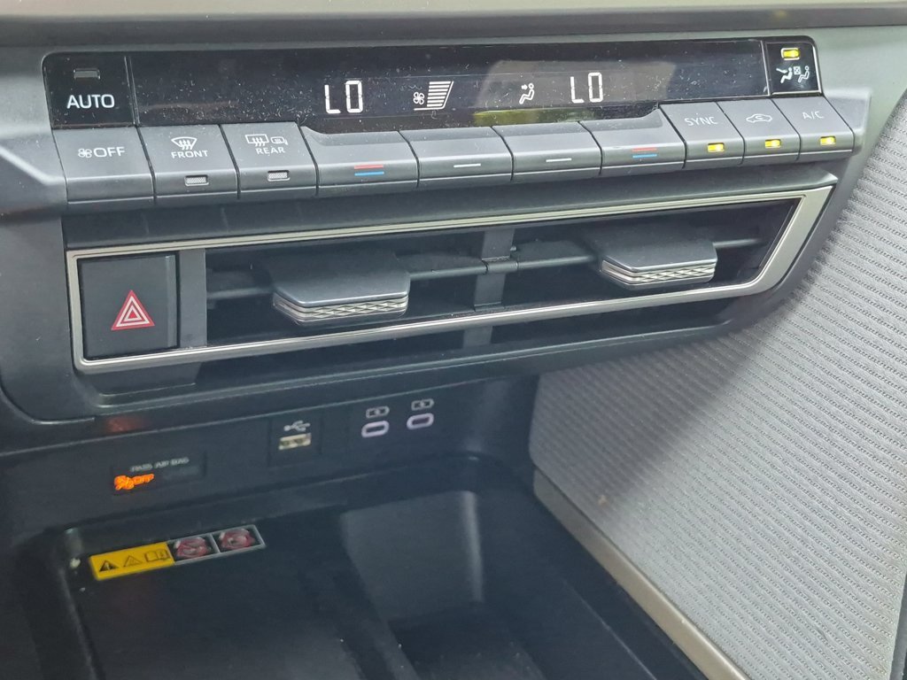 Used 2025  Toyota SE image 29