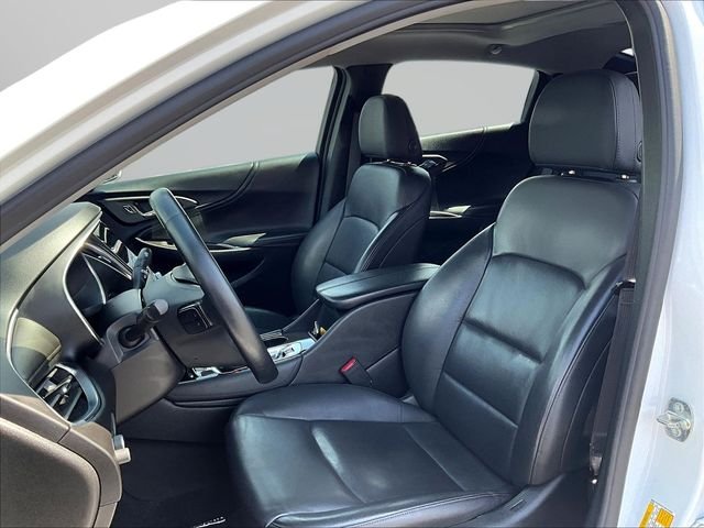 Used 2023 White Chevrolet LT image 22