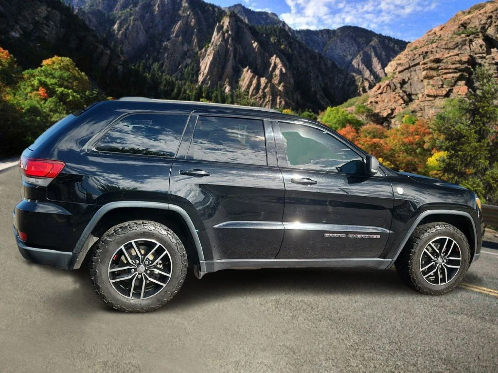 Used 2017 Black Jeep Trailhawk image 2