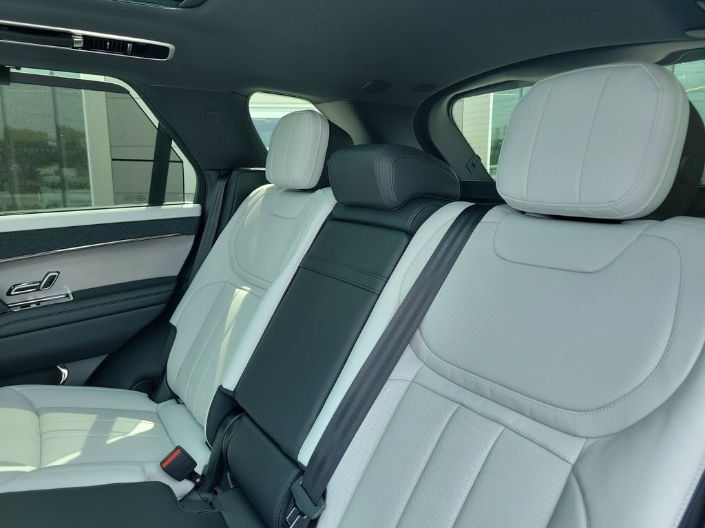 New 2026 Giola Green Land Rover Dynamic SE image 15