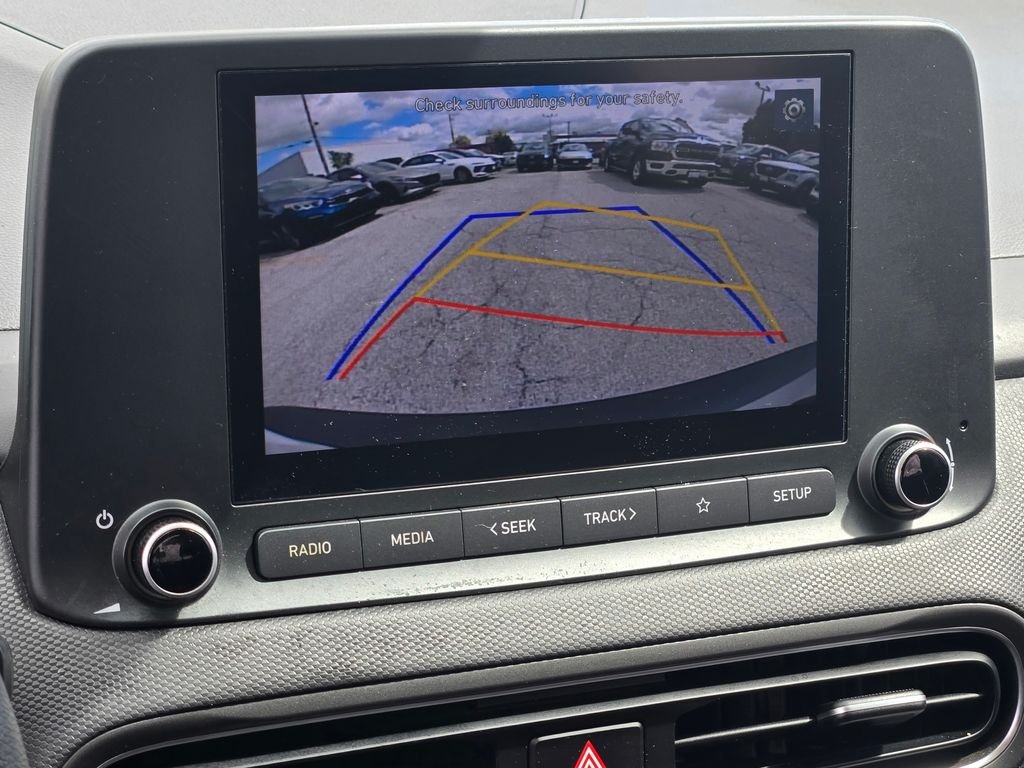 Used 2022 White Hyundai SE image 31