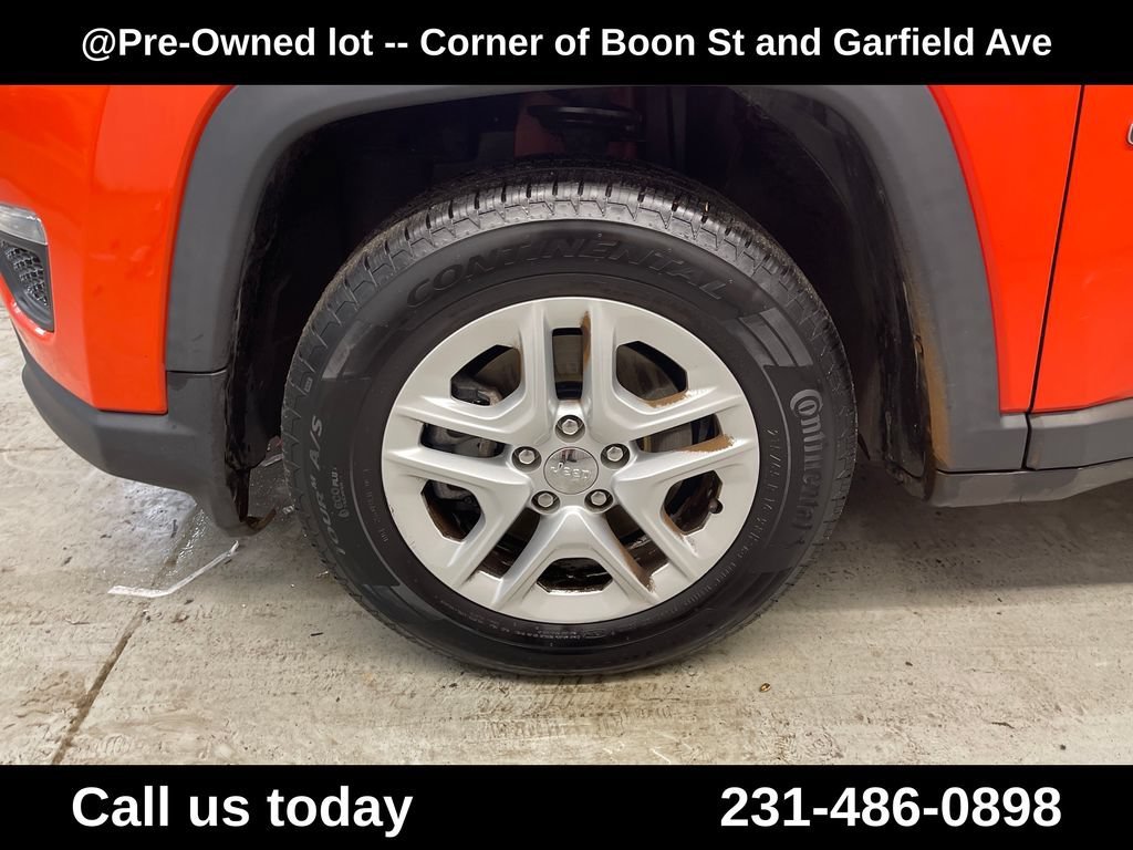 Used 2018  Jeep Sport image 11
