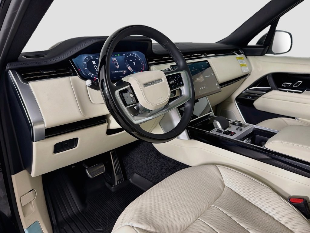 New 2027 Santorini Black Land Rover SE image 9