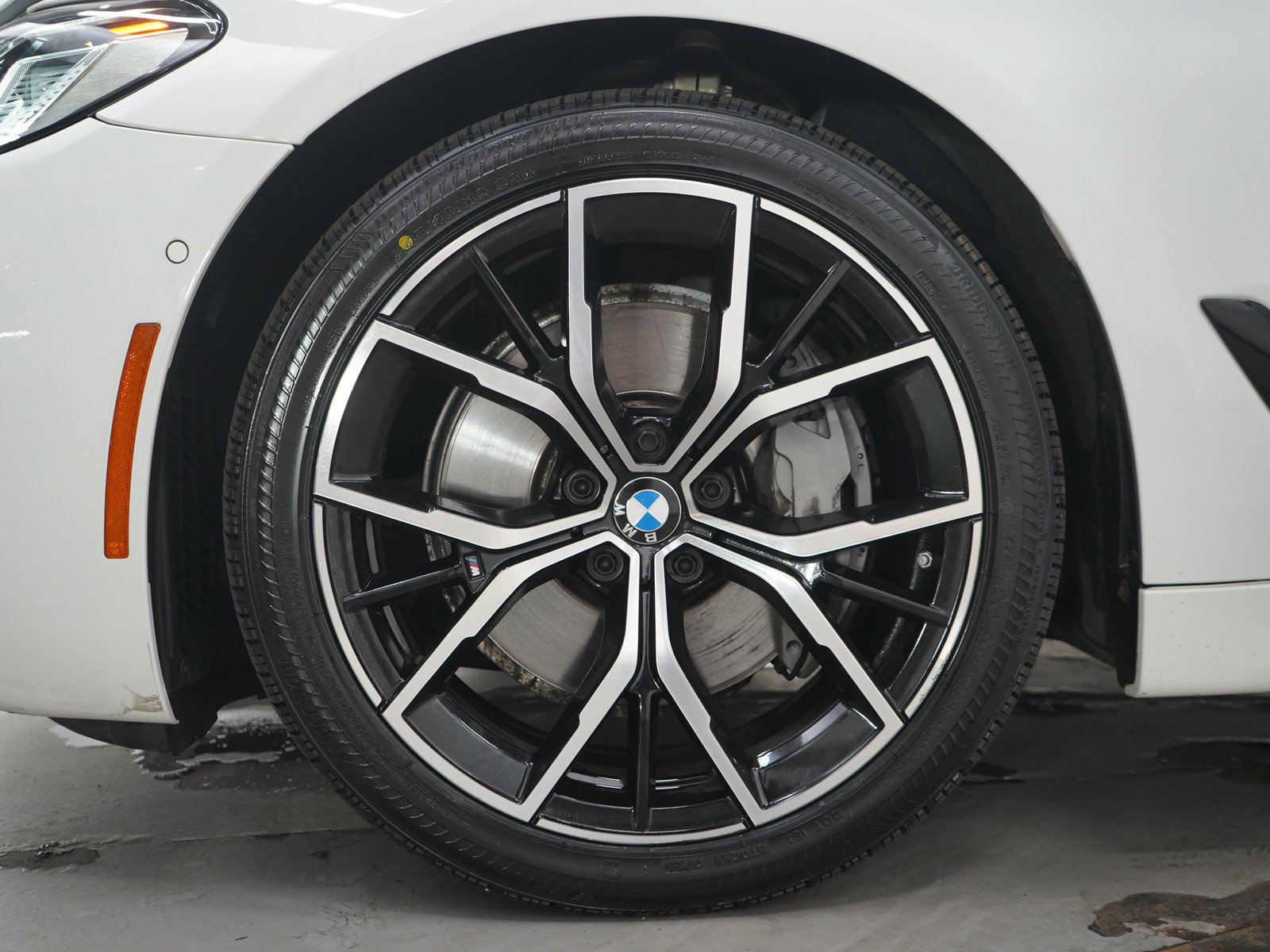 Used 2021 Alpine White BMW 540i xDrive image 30