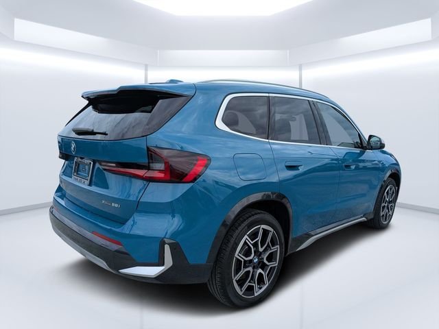 Used 2023 Blue BMW xDrive28i image 3