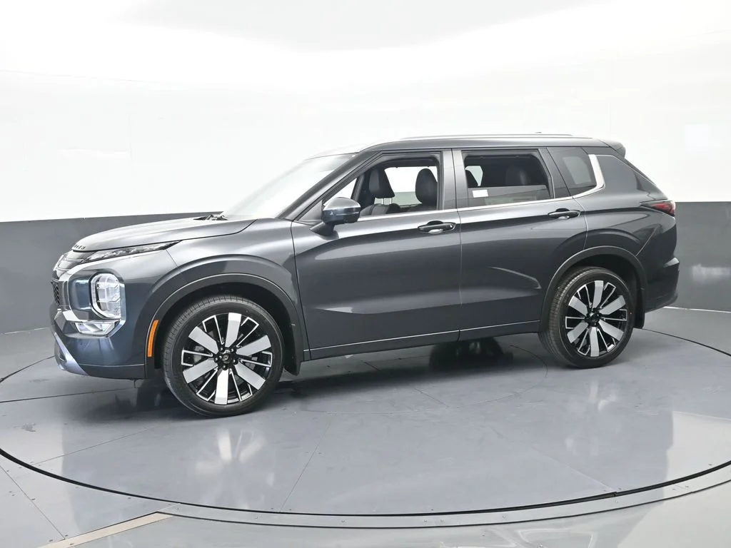 New 2026 Gray Mitsubishi SEL image 2