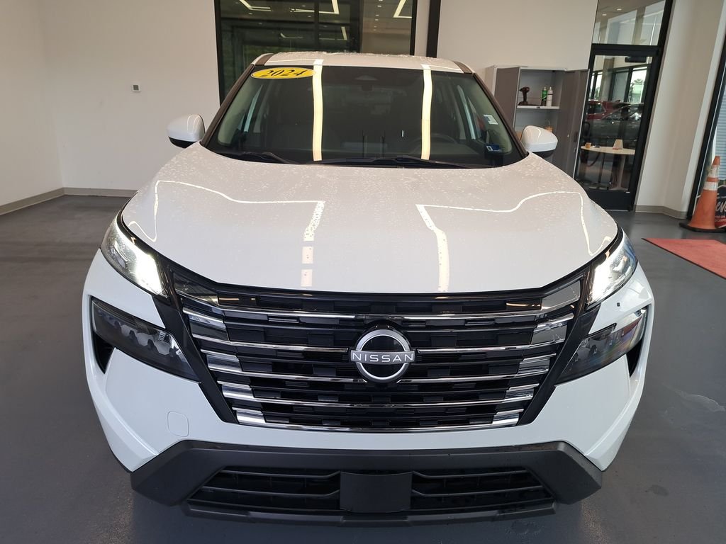 Used 2024 White Nissan SV image 10