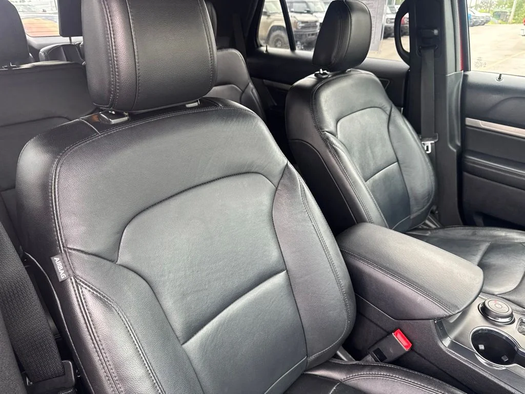 Used 2018 Red Ford XLT image 36