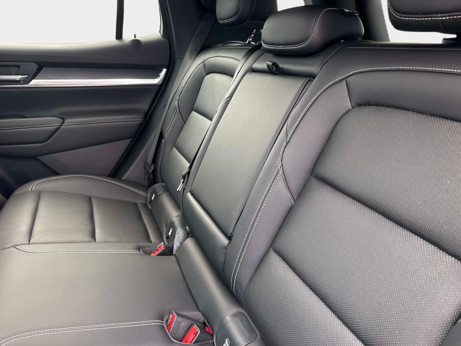 Used 2025 Sterling Metallic GMC AWD Elevation image 12
