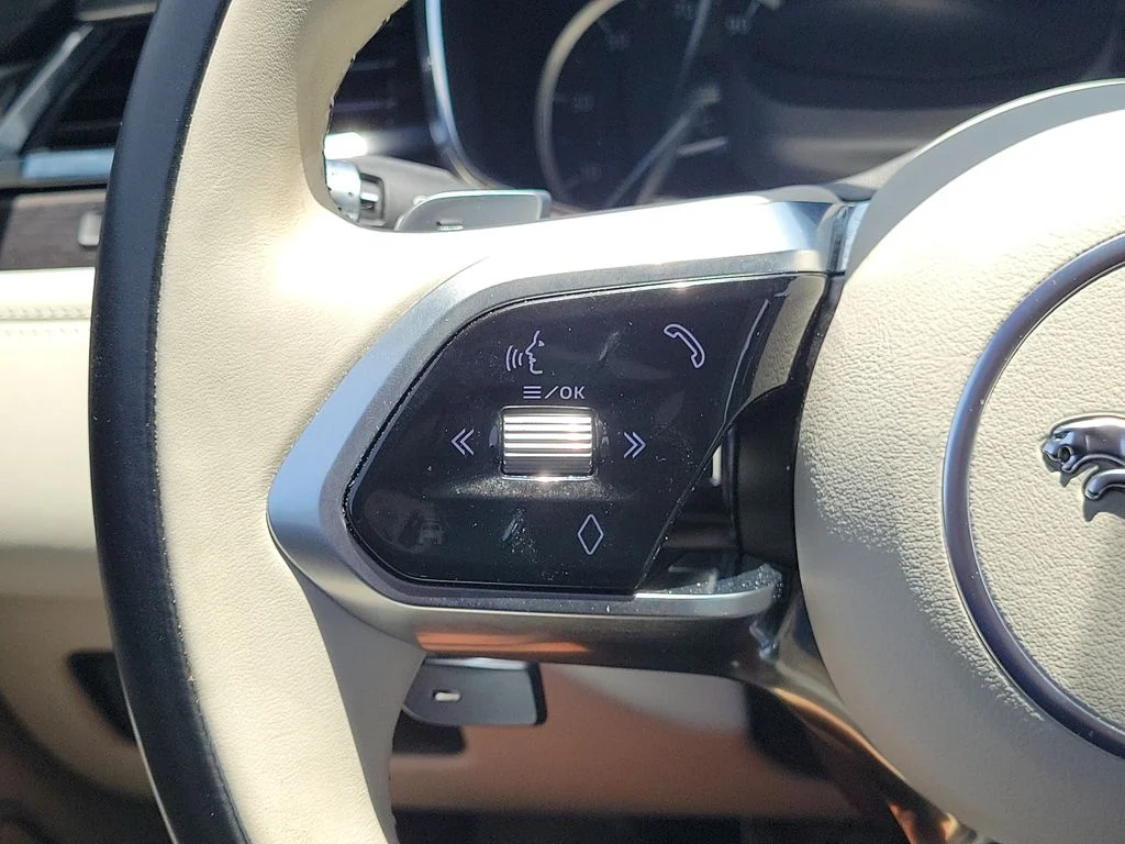 Used 2022 Silver Jaguar SE image 25