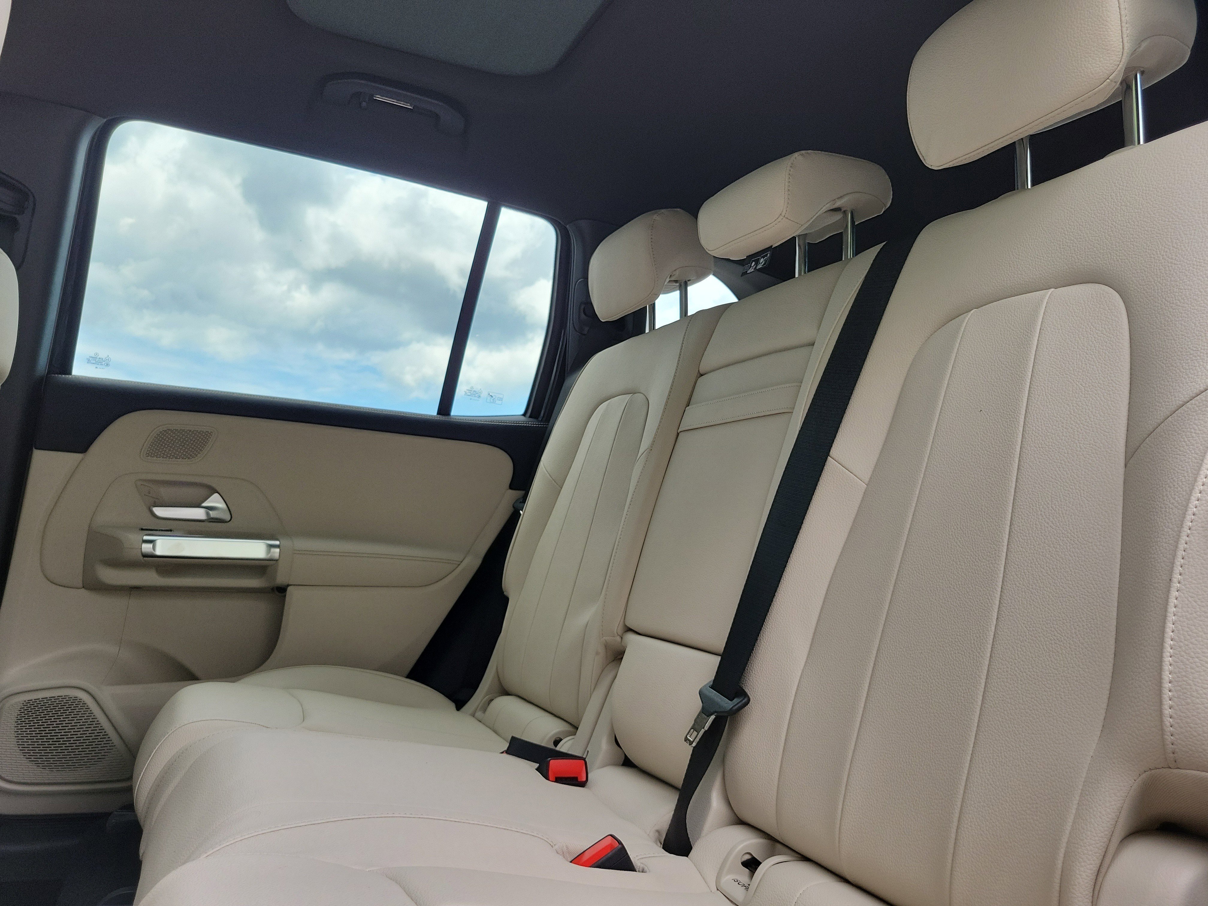 New 2026 Night Black Mercedes-Benz GLB 250 image 41