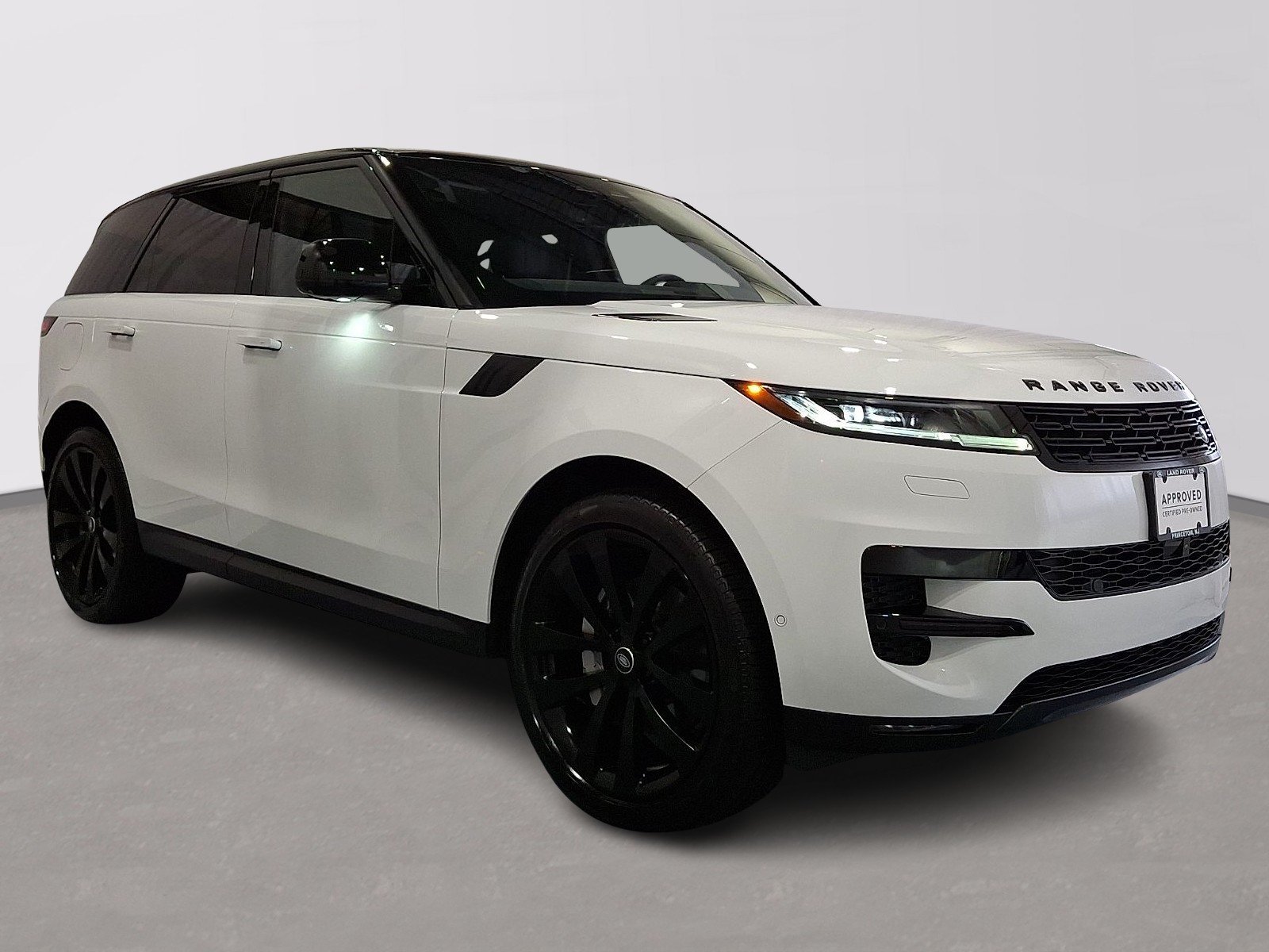 Certified Used 2025 Fuji White Land Rover  image 5