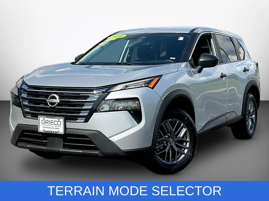 Used 2024 Silver Nissan S image 3