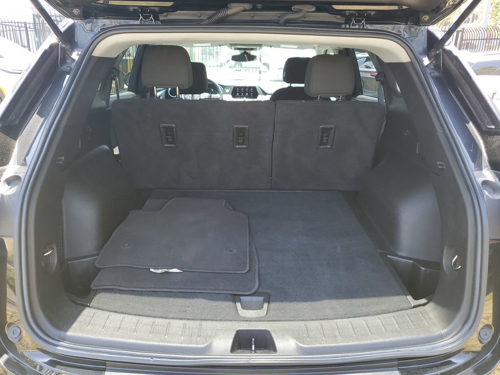 Used 2022 Black Chevrolet 2LT image 8