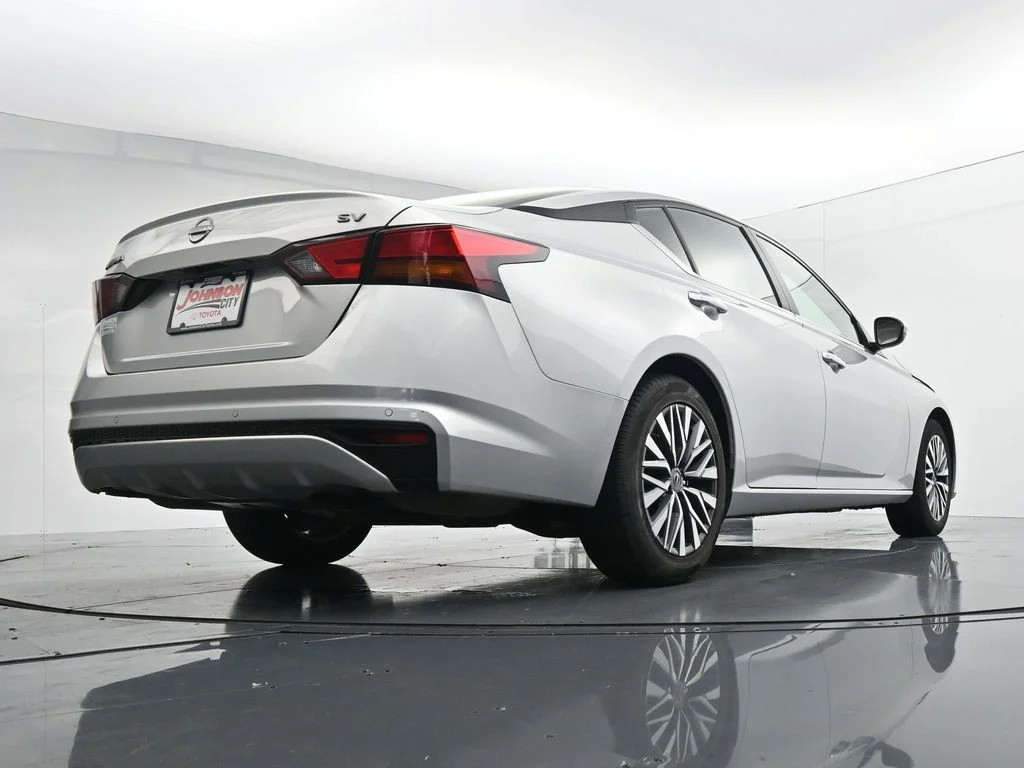 Used 2024 Silver Nissan 2.5 SV image 33