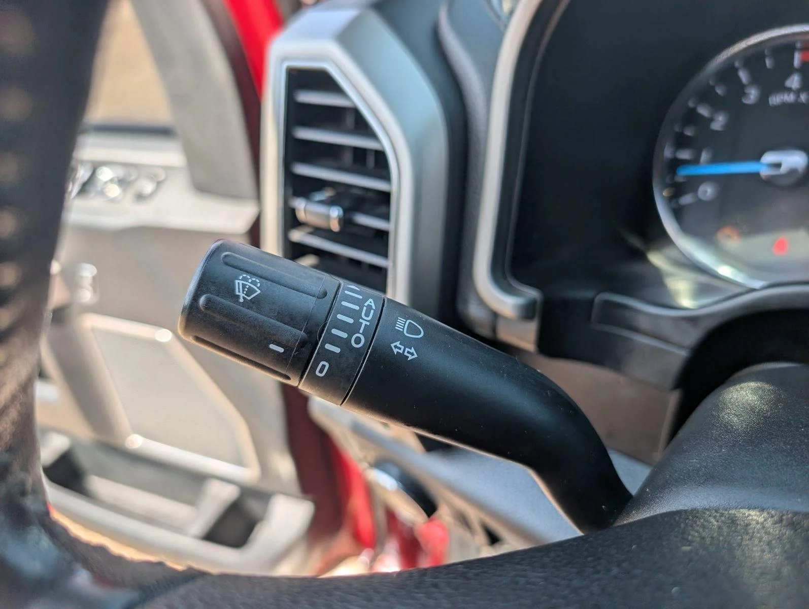 Used 2019 Ruby Red Metallic Tinted Clearcoat/Stone Gray Ford Lariat image 30