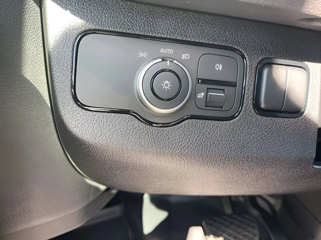 Used 2025 White Mercedes-Benz  image 19