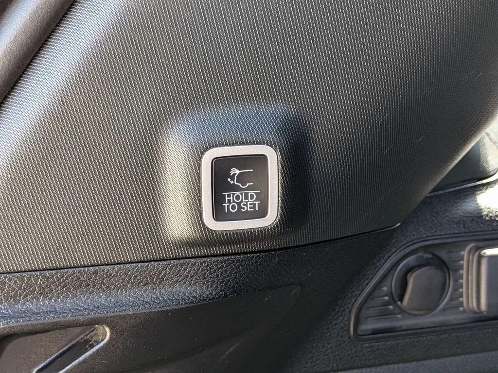 Used 2023 Gray Jeep Altitude X image 9