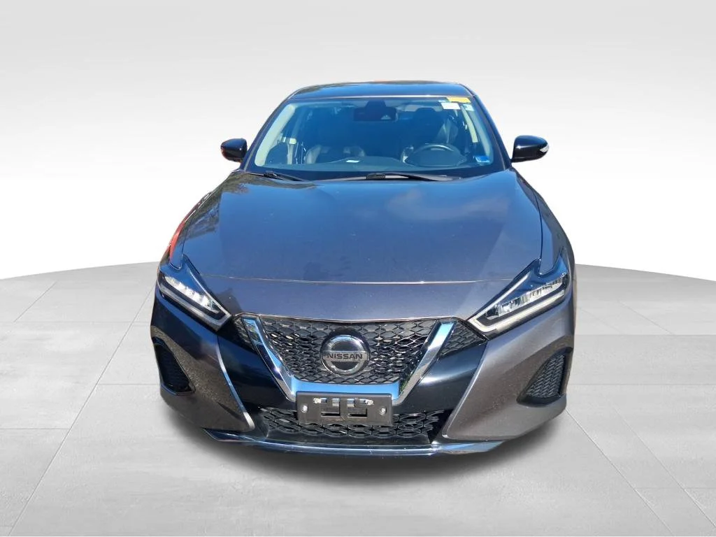 Used 2022 Gray Nissan SV image 2