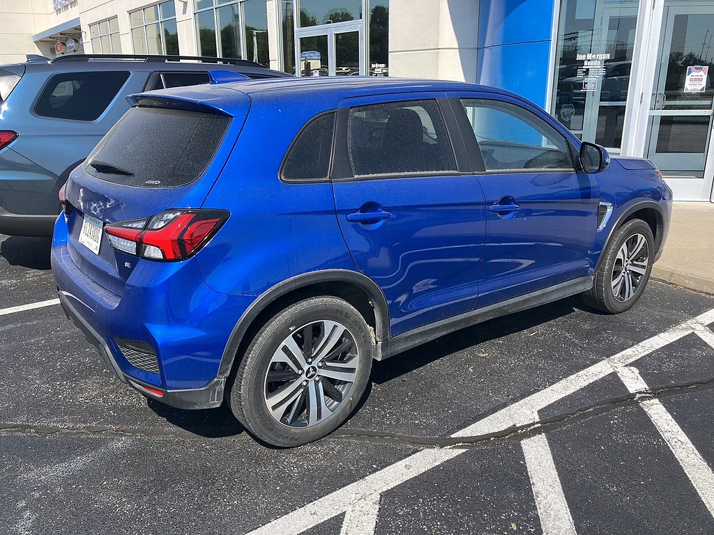 Used 2026 Octane Blue Metallic Mitsubishi SE image 3