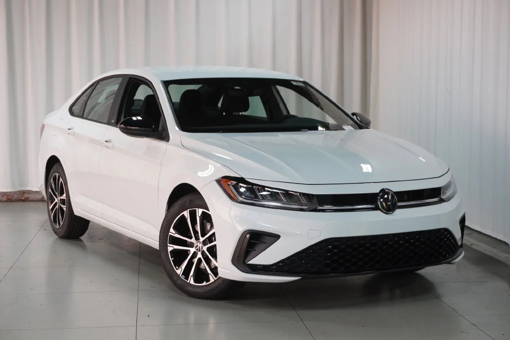 New 2027 Pure White Volkswagen 1.5T Sport image 2