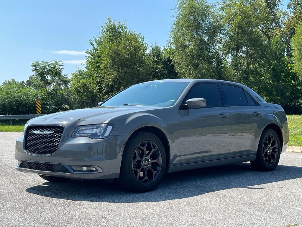 Used 2019 White Chrysler S image 3