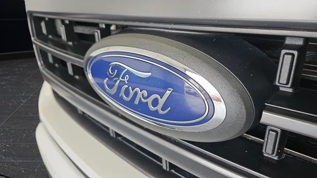 Used 2023 Star White Metallic Tri-Coat Ford Lariat image 47