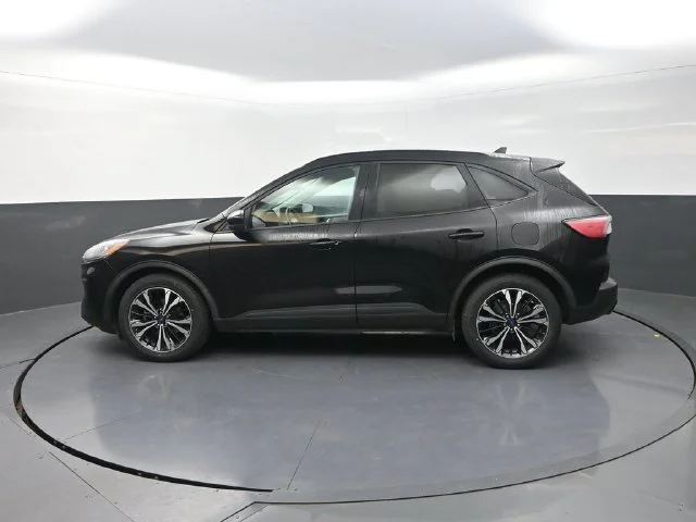Used 2021 Black Ford SE image 4
