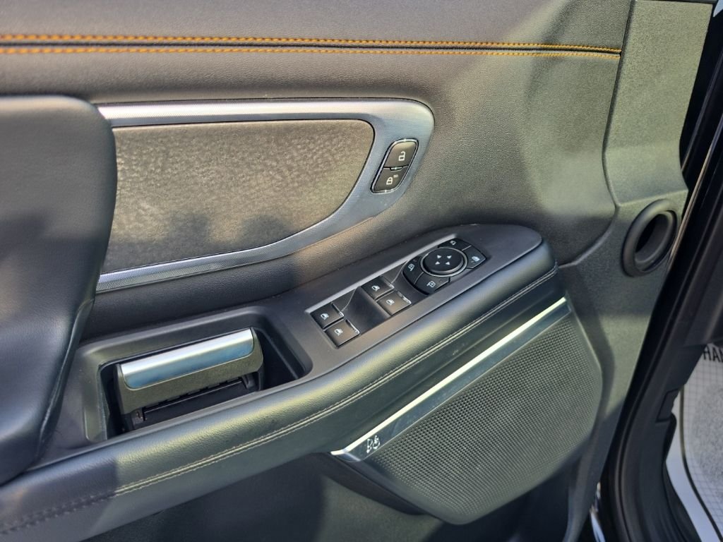 Used 2025  Ford Tremor image 12