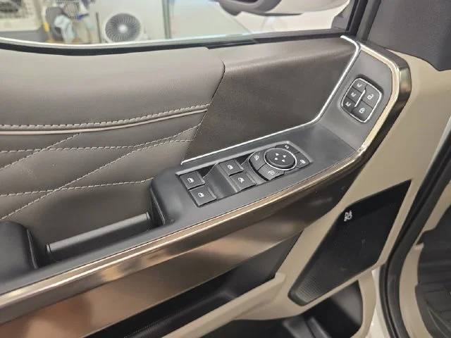 New 2026 Star White Metallic Tri-Coat Ford Platinum® image 44