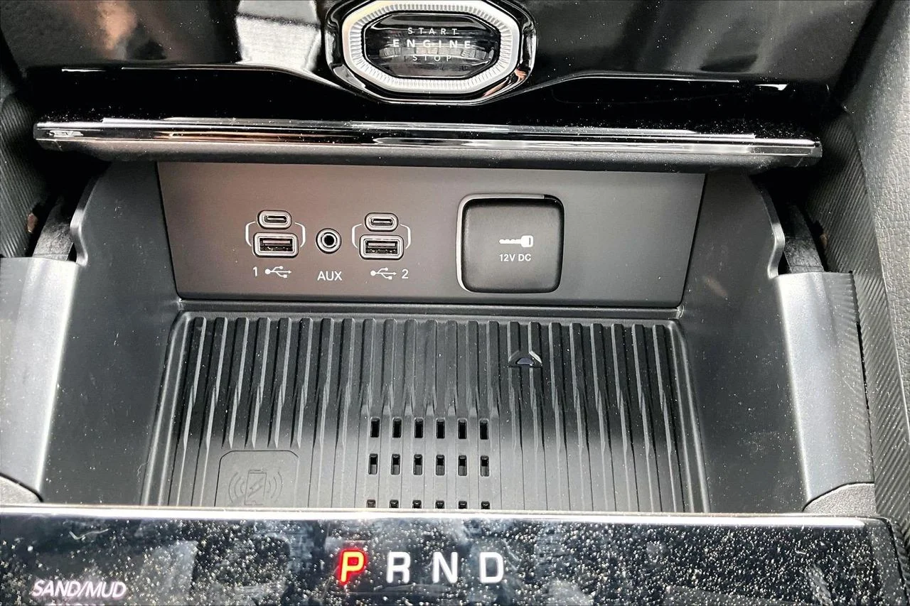 New 2026 Silver Zynith Exterior Paint Jeep Altitude image 16