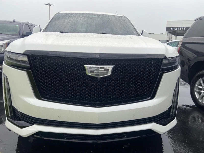 Used 2022 Crystal White Tricoat Cadillac Sport image 2