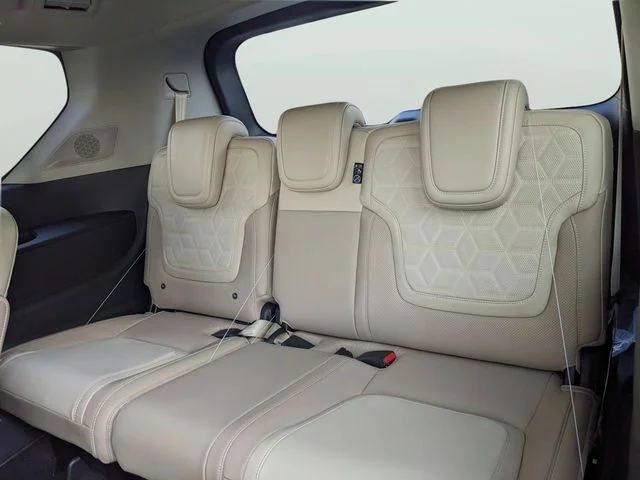 New 2026 White Nissan Platinum image 14