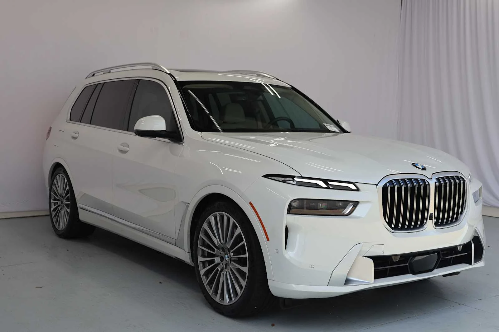 Certified Used 2025 Mineral White Metallic BMW xDrive40i image 4