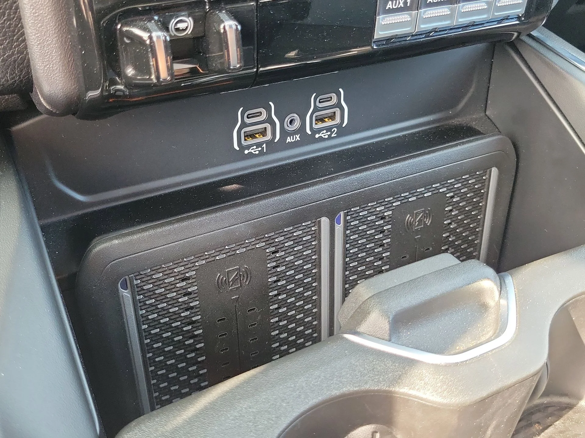 Used 2025 White Ram Laramie image 14