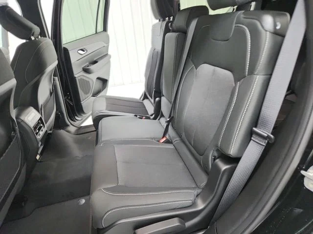 New 2026 Diamond Black Crystal Pearl-Coat Exterior Paint Jeep Laredo image 33