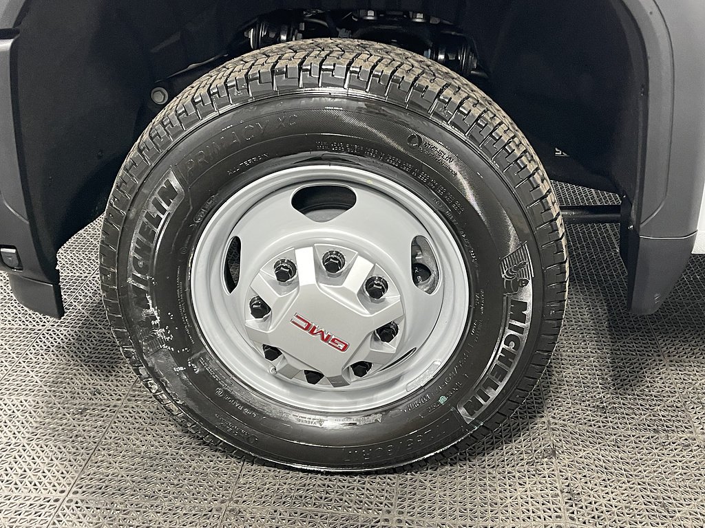 2026 GMC Sierra 3500 Chassis Cab Pro - Photo 13