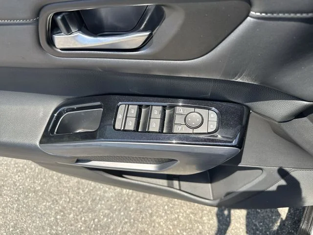 Used 2023 Silver Nissan SL image 29